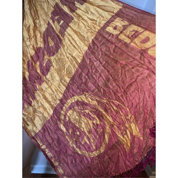 Nice UNISEX Washington Redskins yellow & Burgundy scarf Good Condition - Picture 4 of 4